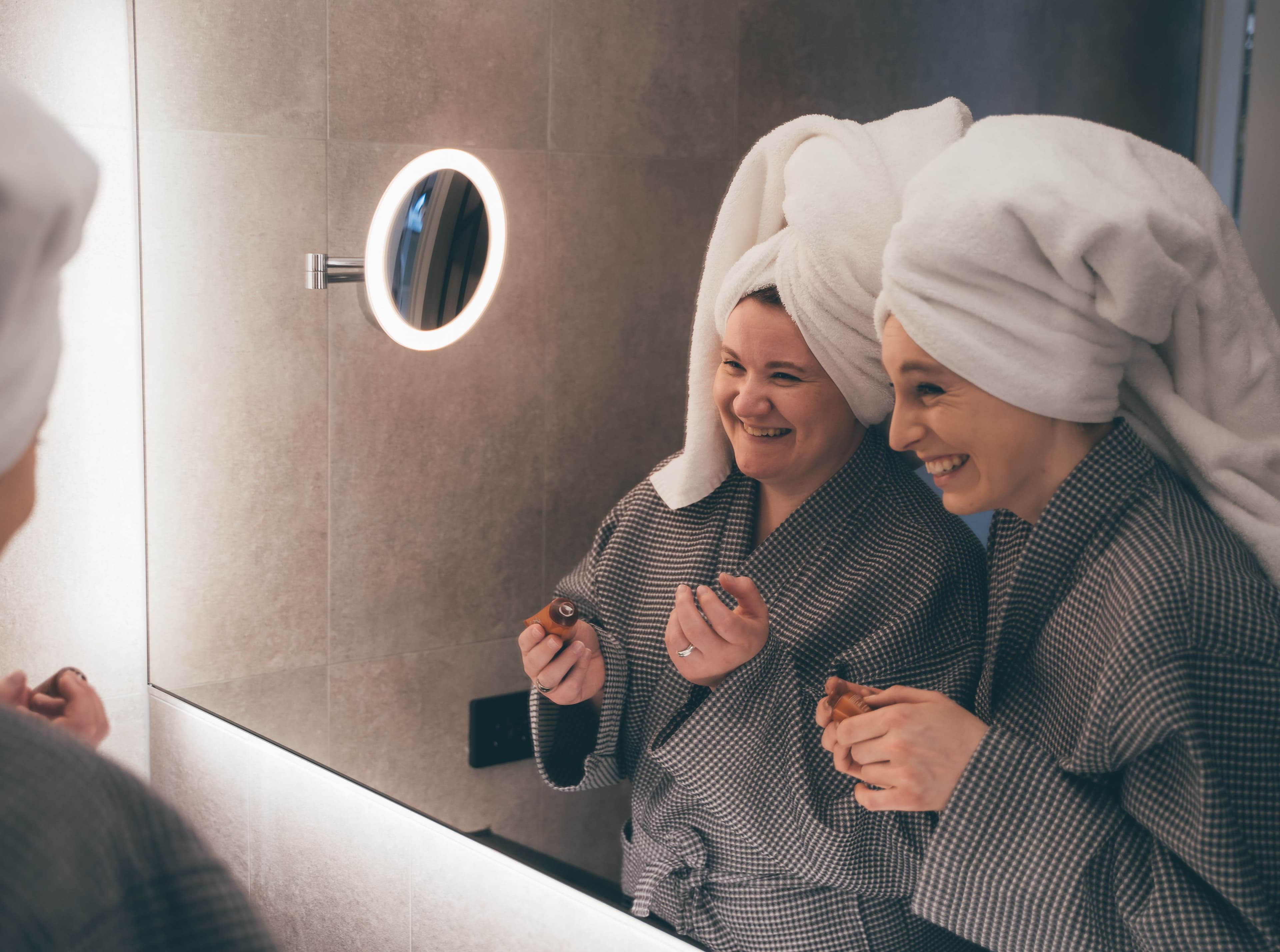 Lapland Hotels Tampere women in the room